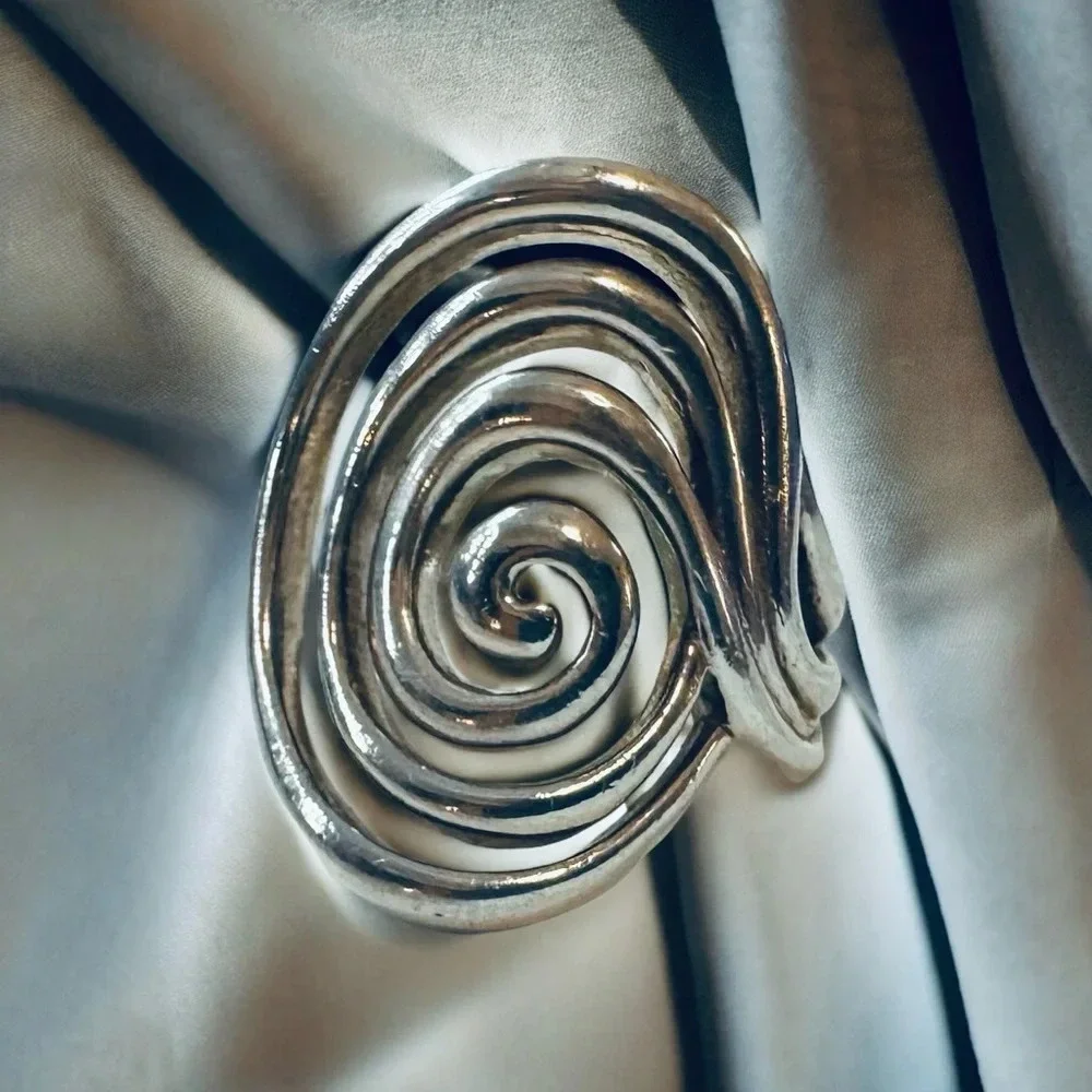 Designer Sterling Silver Spiral Ring (8)